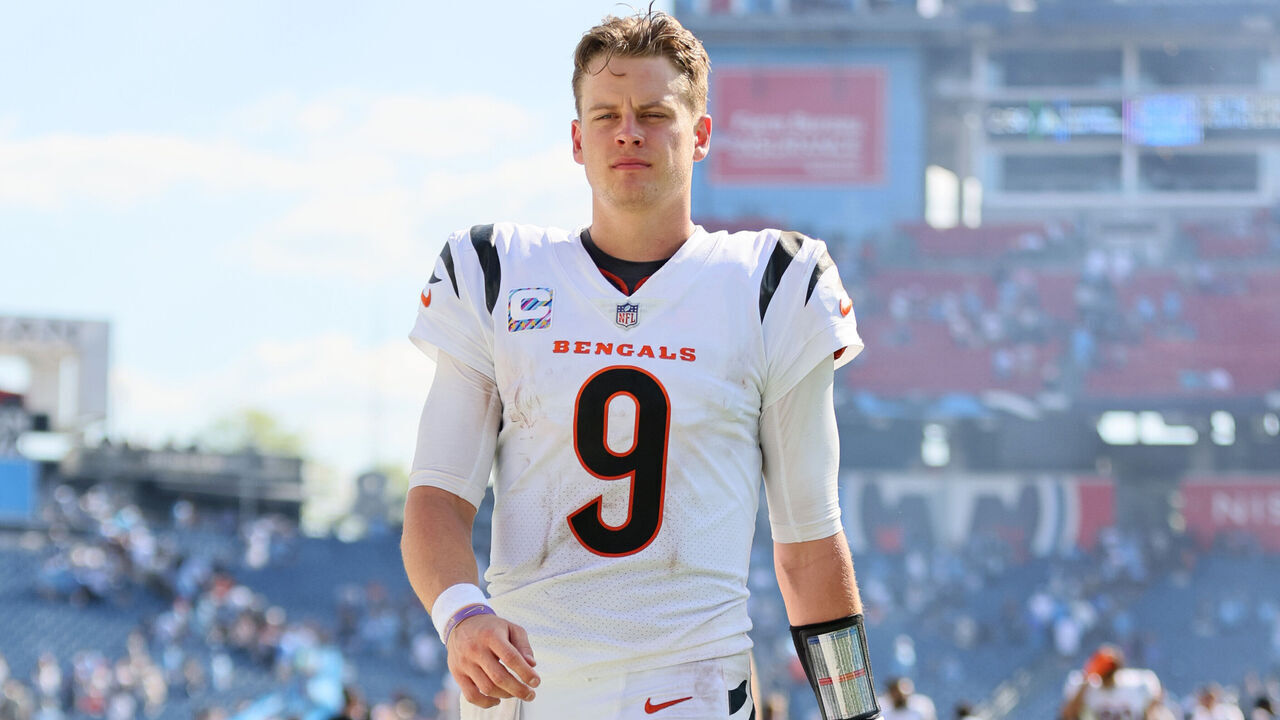 NASHVILLE, TENNESSEE - OCTOBER 01: Joe Burrow #9 of the Cincinnati Bengals reacts as he leaves the field following a loss against the Tennessee Titans at Nissan Stadium on October 01, 2023 in Nashville, Tennessee.