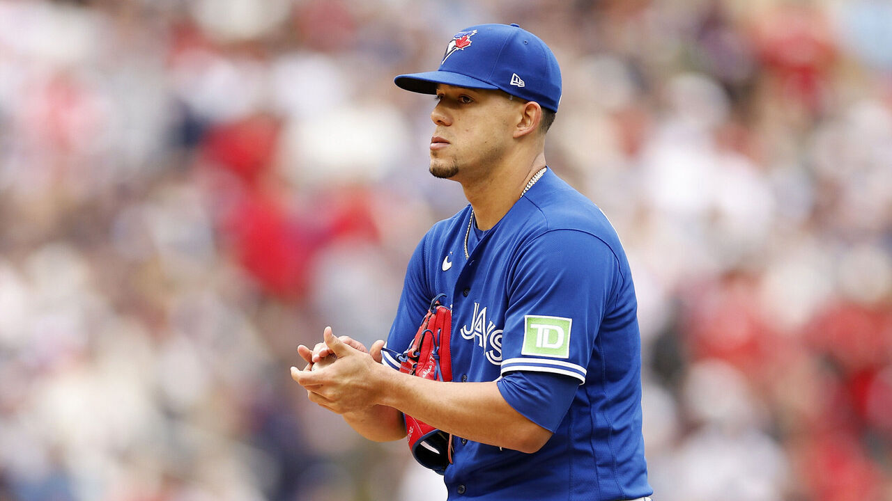 MINNEAPOLIS, MINNESOTA - OCTOBER 04: Jose Berrios #17 of the Toronto Blue Jays prepares to pitch against the Minnesota Twins during the first inning in Game Two of the Wild Card Series at Target Field on October 04, 2023 in Minneapolis, Minnesota.