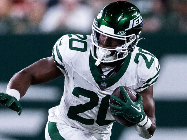 EAST RUTHERFORD, NEW JERSEY - OCTOBER 01: Breece Hall #20 of the New York Jets carries the ball during the second quarter of the game against the Kansas City Chiefs at MetLife Stadium on October 01, 2023 in East Rutherford, New Jersey.
