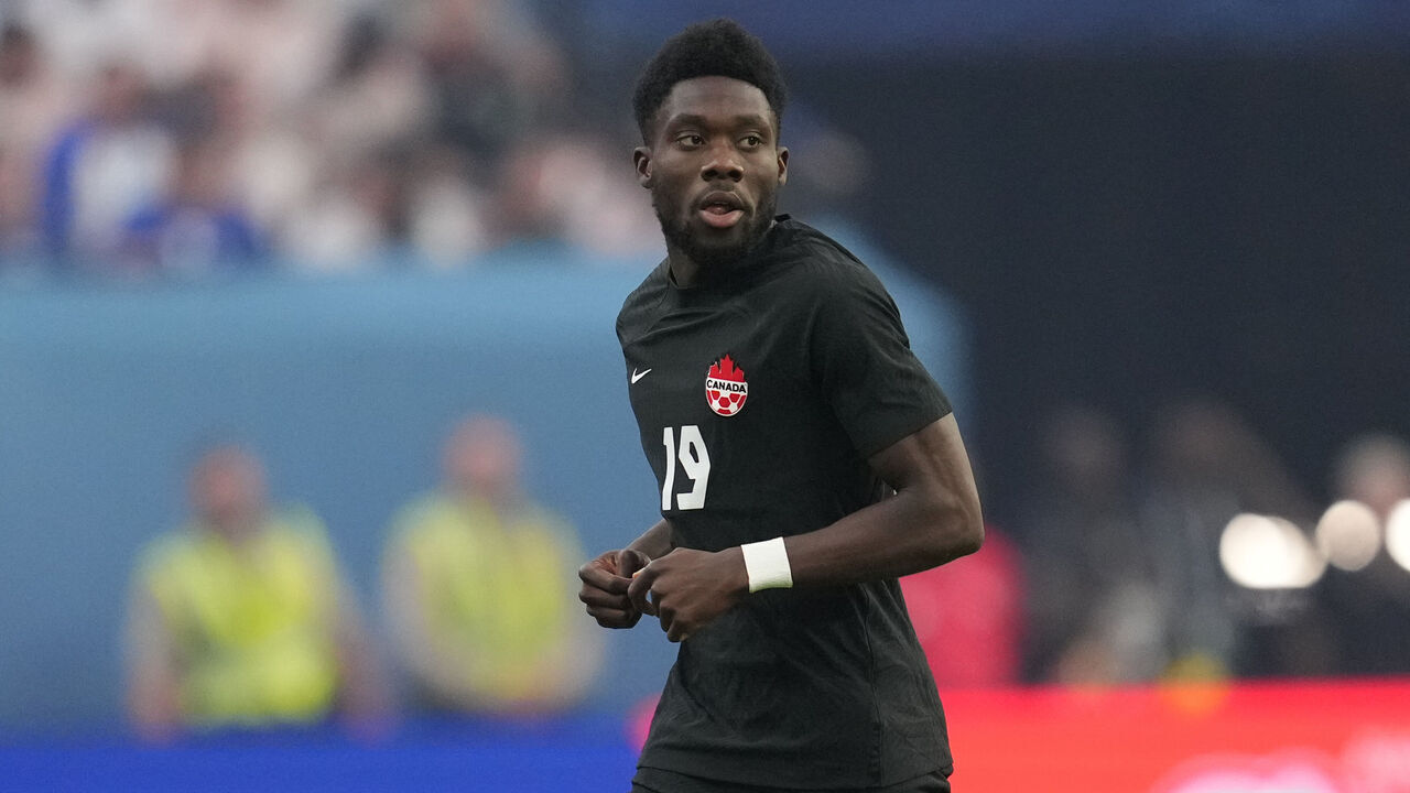 LAS VEGAS, NV - JUNE 18: Alphonso Davies #19 of Canada looking for the ball during the CONCACAF Nations League Final game between United States and Canada at Allegiant Stadium on June 18, 2023 in Las Vegas, Nevada. .