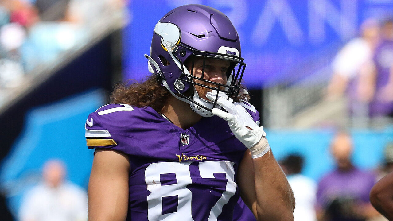 CHARLOTTE, NC - OCTOBER 01: Minnesota Vikings tight end T.J. Hockenson (87) during an NFL football game between the Minnesota Vikings and the Carolina Panthers on October 1, 2023 at Bank of America Stadium in Charlotte, N.C.