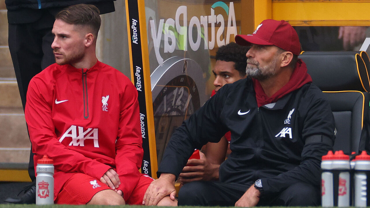 WOLVERHAMPTON, ENGLAND - SEPTEMBER 16: Jurgen Klopp Manager of Liverpool with Alexis Mac Allister during the Premier League match between Wolverhampton Wanderers and Liverpool FC at Molineux on September 16, 2023 in Wolverhampton, England.