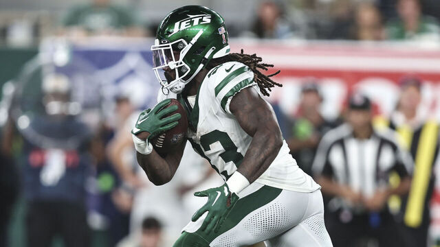 EAST RUTHERFORD, NEW JERSEY - SEPTEMBER 11: Dalvin Cook #33 of the New York Jets runs with the ball against the Buffalo Bills during a game at MetLife Stadium on September 11, 2023 in East Rutherford, New Jersey.