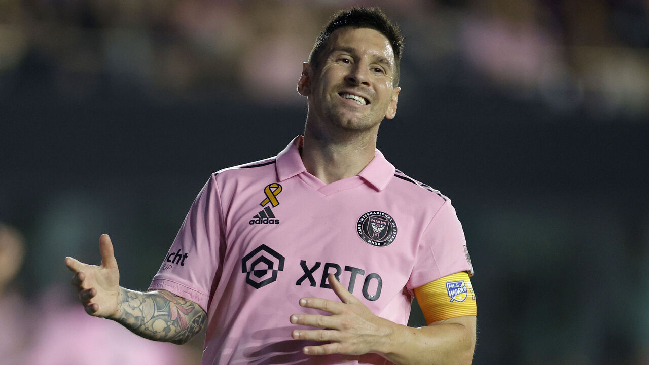 FORT LAUDERDALE, FLORIDA - SEPTEMBER 20: Lionel Messi #10 of Inter Miami reacts during the first half during a match between Toronto FC and Inter Miami CF at DRV PNK Stadium on September 20, 2023 in Fort Lauderdale, Florida.