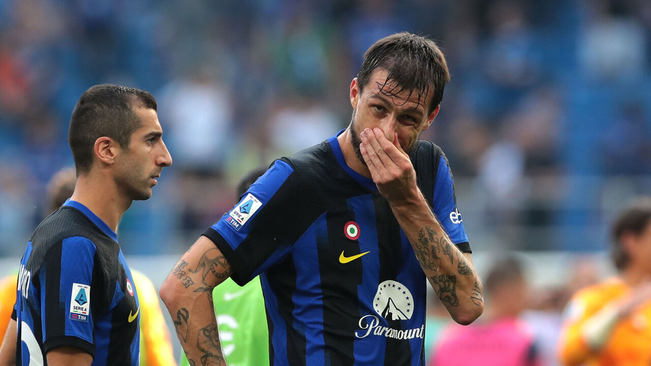 MILAN, ITALY - OCTOBER 07: Francesco Acerbi of Inter shows his dejected after the Serie A TIM match between FC Internazionale and Bologna FC at Stadio Giuseppe Meazza on October 07, 2023 in Milan, Italy.