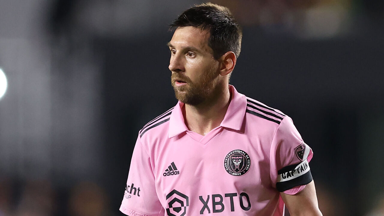 FORT LAUDERDALE, FLORIDA - OCTOBER 07: Lionel Messi #10 of Inter Miami CF looks on against the FC Cincinnati during the second half at DRV PNK Stadium on October 07, 2023 in Fort Lauderdale, Florida.