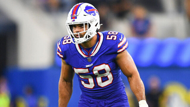 INGLEWOOD, CA - SEPTEMBER 08: Buffalo Bills linebacker Matt Milano (58) looks on during the NFL game between the Buffalo Bills and the Los Angeles Rams on September 8, 2022, at SoFi Stadium in Inglewood, CA.