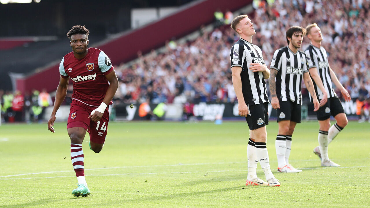 LONDON, ENGLAND - OCTOBER 8: Mohammed Kudus of West Ham celebrates their second goal during the Premier League match between West Ham United and Newcastle United at London Stadium on October 8, 2023 in London, England.
