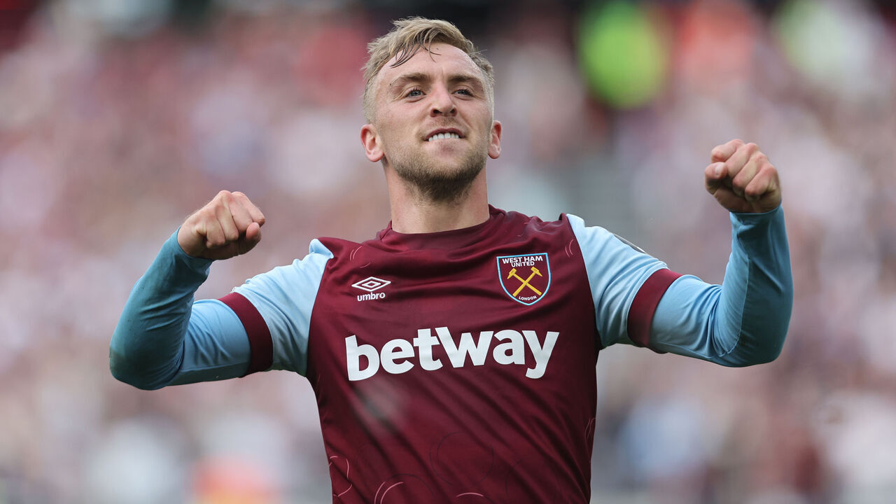 LONDON, ENGLAND - SEPTEMBER 30: West Ham United's Jarrod Bowen celebrates scoring his side's first goal during the Premier League match between West Ham United and Sheffield United at London Stadium on September 30, 2023 in London, England.