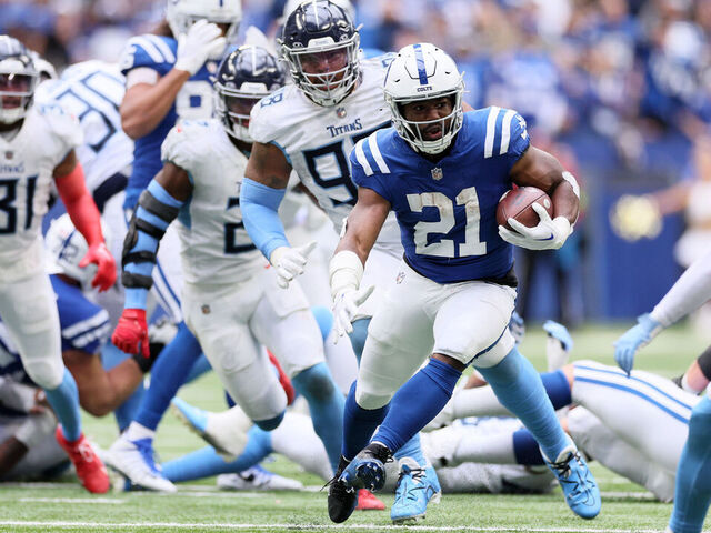 Moss upstages Taylor's return in Colts' 23-16 victory over Titans