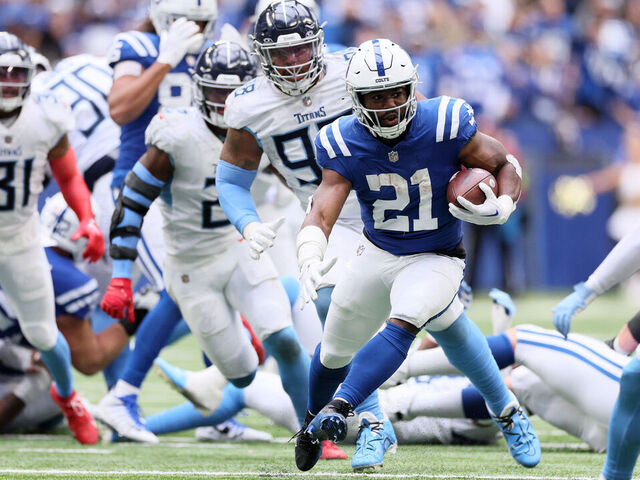 INDIANAPOLIS, INDIANA - OCTOBER 08: Zack Moss #21 of the Indianapolis Colts runs the ball against the Tennessee Titans during the second half at Lucas Oil Stadium on October 08, 2023 in Indianapolis, Indiana.