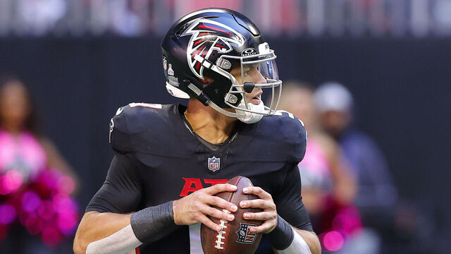 ATLANTA, GEORGIA - OCTOBER 08: Desmond Ridder #9 of the Atlanta Falcons drops back to pass in the fourth quarter against the Houston Texans at Mercedes-Benz Stadium on October 08, 2023 in Atlanta, Georgia.