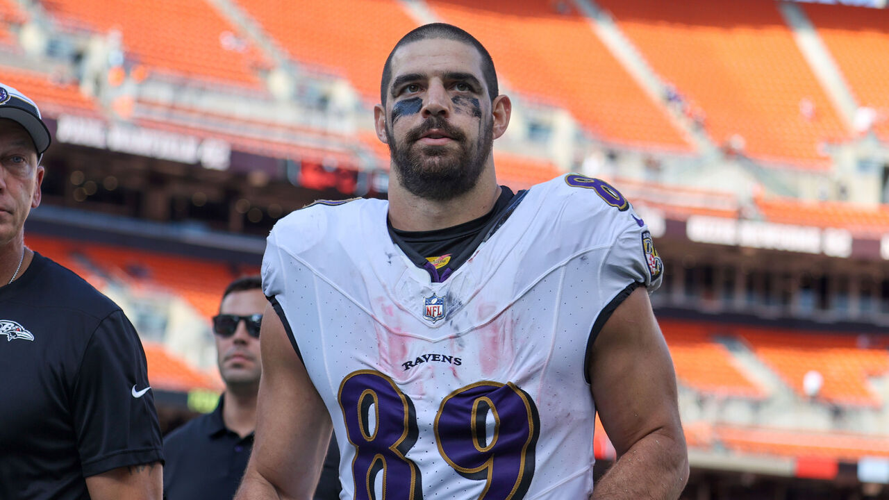 CLEVELAND, OH - OCTOBER 01: Baltimore Ravens tight end Mark Andrews (89) leaves the field following the National Football League game between the Baltimore Ravens and Cleveland Browns on October 1, 2023, at Cleveland Browns Stadium in Cleveland, OH.