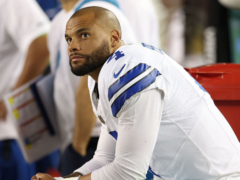 Classy: Dak Prescott uses offensive ROY award speech to honor Ezekiel  Elliott