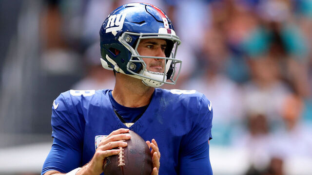 MIAMI GARDENS, FLORIDA - OCTOBER 08: Daniel Jones #8 of the New York Giants looks to pass during the first half against the Miami Dolphins at Hard Rock Stadium on October 08, 2023 in Miami Gardens, Florida.
