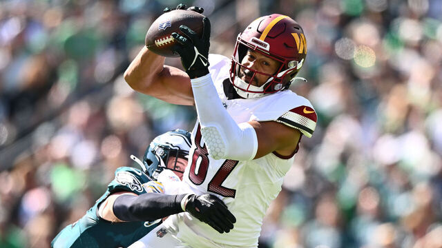 PHILADELPHIA, PA - OCTOBER 01: Washington Commanders Tight End Logan Thomas (82) makes a reception over Philadelphia Eagles Safety Reed Blankenship (32) in the first half during the game between the Washington Commanders and Philadelphia Eagles on October 01, 2023 at Lincoln Financial Field in Philadelphia, PA.