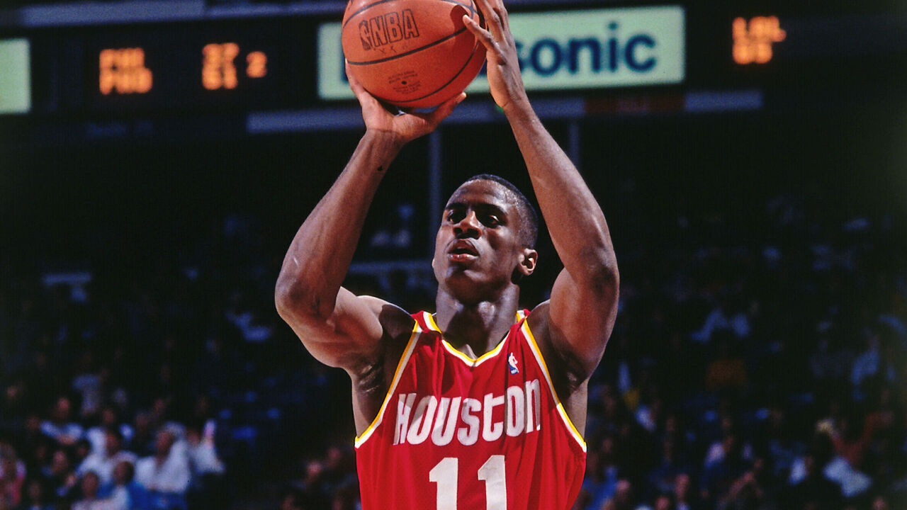 SACRAMENTO, CA - 1993: Vernon Maxwell #11 of the Houston Rockets shoots the ball during a game against the Sacramento Kings circa 1993 at Arco Arena in Sacramento, California. NOTE TO USER: User expressly acknowledges and agrees that, by downloading and/or using this Photograph, user is consenting to the terms and conditions of the Getty Images License Agreement. Mandatory Copyright Notice: Copyright 1993 NBAE