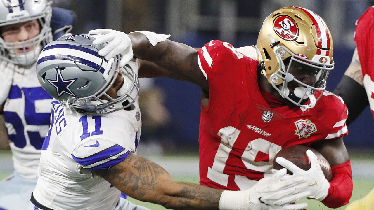ARLINGTON, TEXAS - JANUARY 16: Micah Parsons #11 of the Dallas Cowboys attempts to tackle Deebo Samuel #19 of the San Francisco 49ers during the fourth quarter in the NFC Wild Card Playoff game at AT&T Stadium on January 16, 2022 in Arlington, Texas.