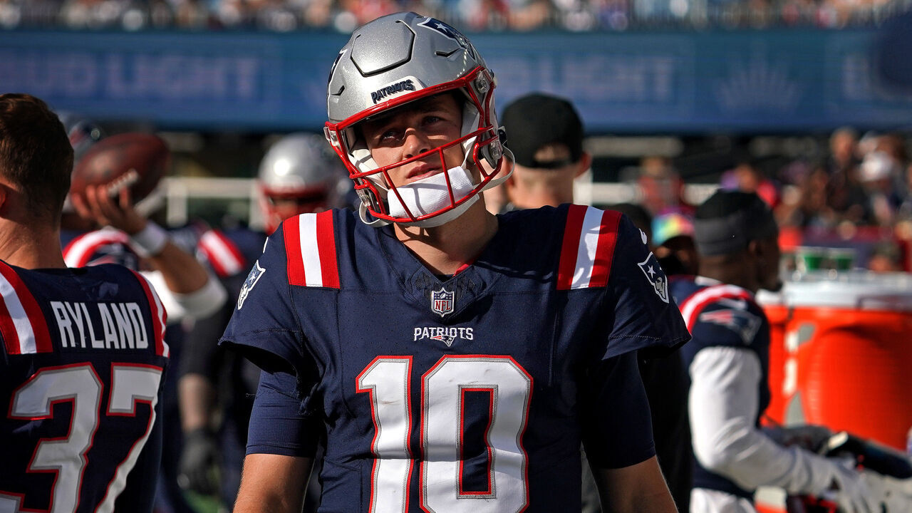 Foxborough, MA - October 8: New England Patriots QB Mac Jones looks at the scoreboard in the fourth quarter. The Patriots lost to the New Orleans Saints, 34-0.