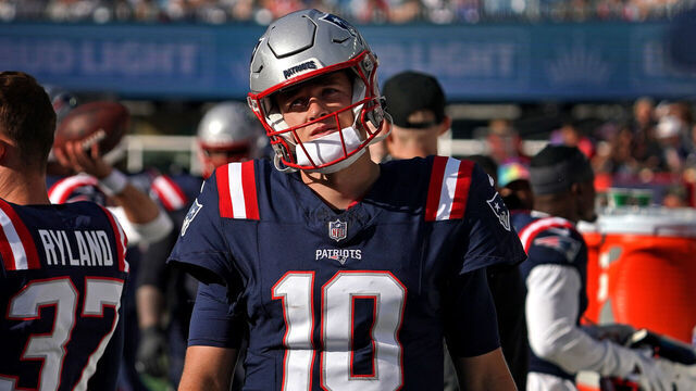 Foxborough, MA - October 8: New England Patriots QB Mac Jones looks at the scoreboard in the fourth quarter. The Patriots lost to the New Orleans Saints, 34-0.