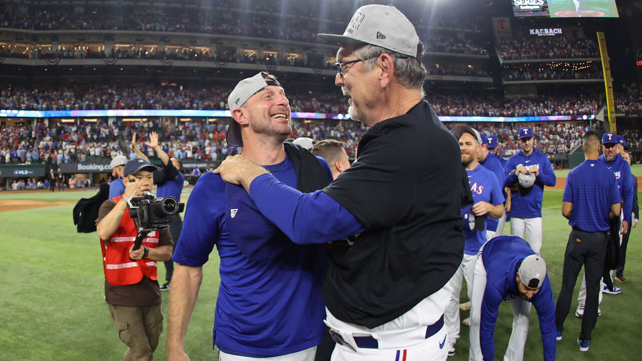 38,810 Bat Flip Stock Photos, High-Res Pictures, and Images - Getty Images