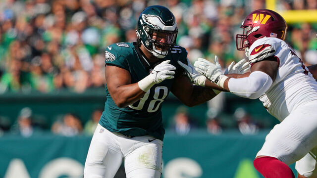 PHILADELPHIA, PA - OCTOBER 01: Philadelphia Eagles defensive tackle Jalen Carter (98) rushes during the game between the Philadelphia Eagles and the Washington Commanders on October 1, 2023, at Lincoln Financial Field.