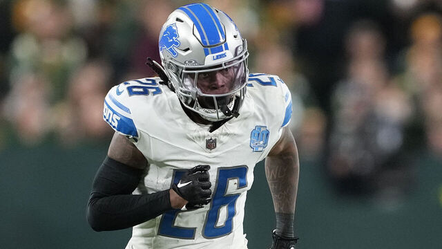 GREEN BAY, WISCONSIN - SEPTEMBER 28: Jahmyr Gibbs #26 of the Detroit Lions runs a route against the Green Bay Packers during the first half in the game at Lambeau Field on September 28, 2023 in Green Bay, Wisconsin.