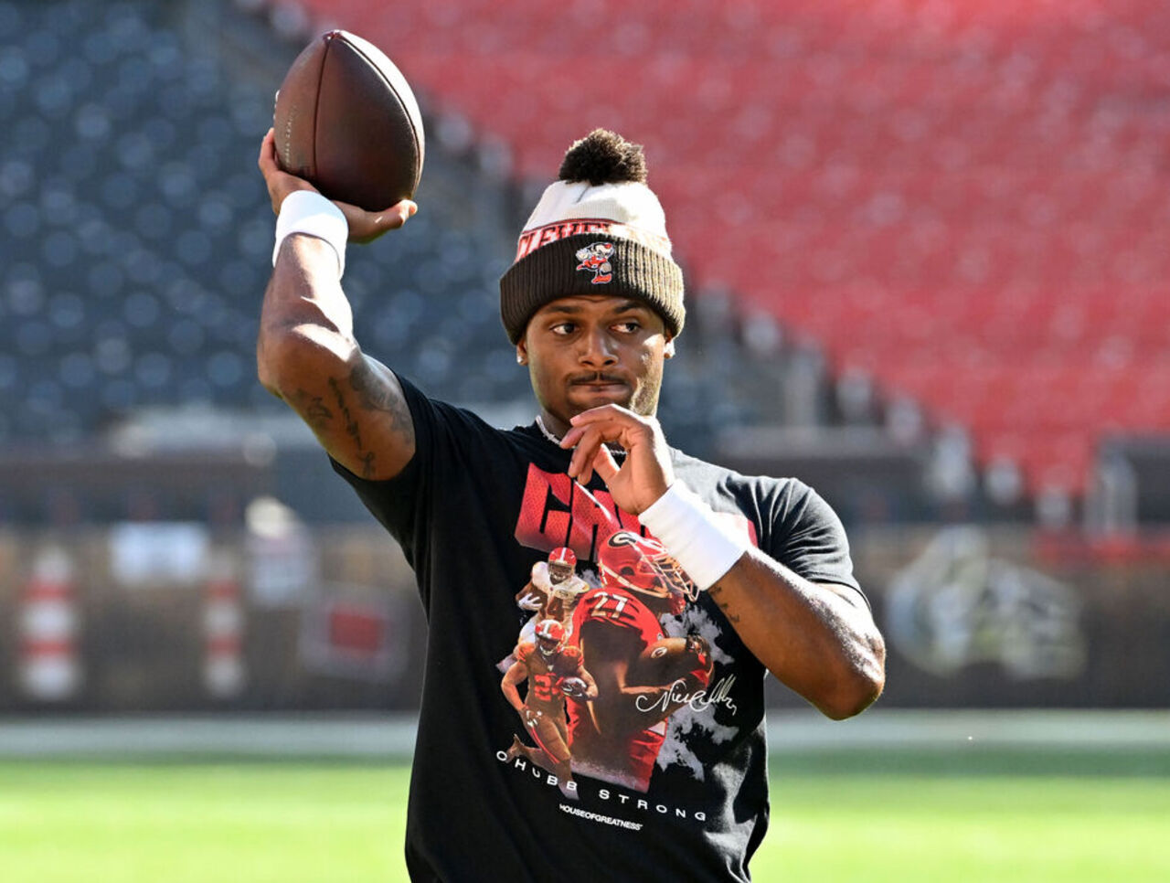 Browns QB Deshaun Watson dealing with sore throwing shoulder, but