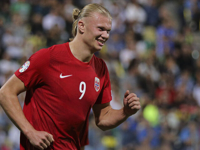 Spain 'keeper Simon wants Norway hotshot Haaland kept far away from goal |  theScore.com