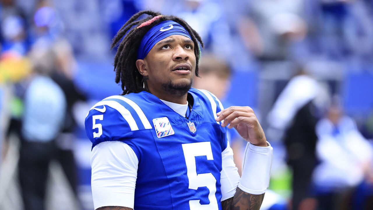 INDIANAPOLIS, INDIANA - OCTOBER 08: Anthony Richardson #5 of the Indianapolis Colts warms up before the game against the Tennessee Titans at Lucas Oil Stadium on October 08, 2023 in Indianapolis, Indiana.