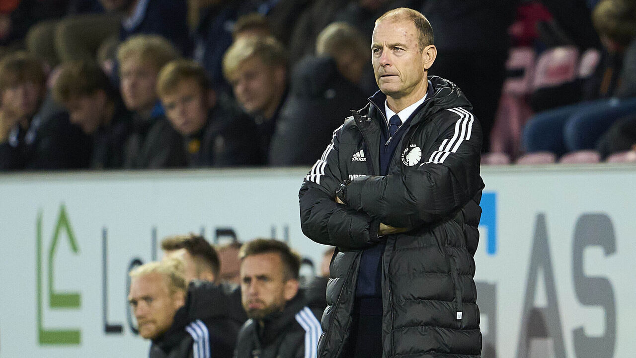 HERNING, DENMARK - SEPTEMBER 18: Jess Thorup, head coach of FC Copenhagen looks on during the Danish 3F Superliga match between FC Midtjylland and FC Copenhagen at MCH Arena on September 18, 2022 in Herning, Denmark.