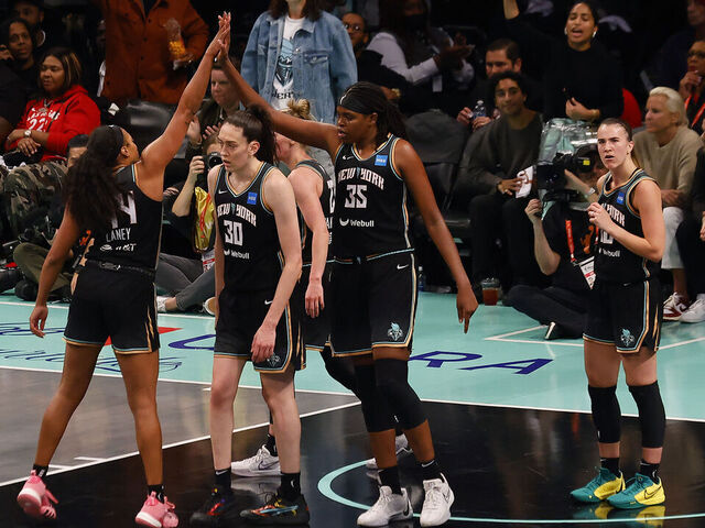 WNBA Finals: Liberty avoid sweep by beating Aces in Game 3 - Los