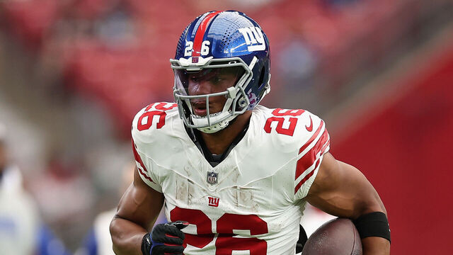 GLENDALE, ARIZONA - SEPTEMBER 17: Running back Saquon Barkley #26 of the New York Giants warms up before the NFL game at State Farm Stadium on September 17, 2023 in Glendale, Arizona. The Giants defeated the Cardinals 31-28.
