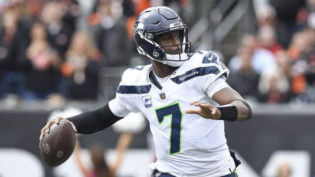 CINCINNATI, OH - OCTOBER 15: Seattle Seahawks Quarterback Geno Smith (7) passes during the NFL game between the Seattle Seahawks and the Cincinnati Bengals on October 15, 2023, at Paycor Stadium in Cincinnati, Ohio.