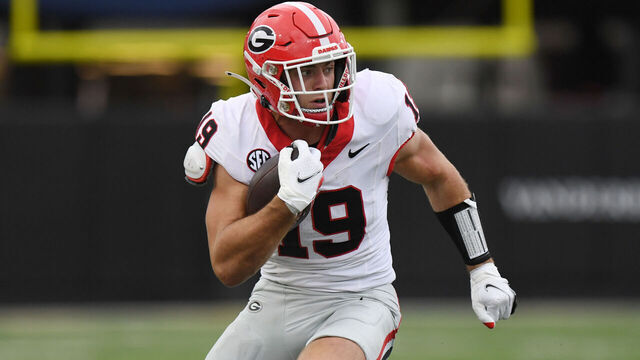 NASHVILLE, TN - OCTOBER 14: Georgia Bulldogs Tight End Brock Bowers (19) rushes the ball during the college football game between the Georgia Bulldogs and the Vanderbilt Commodores on October 14, 2023, at FirstBank Stadium in Nashville, TN.