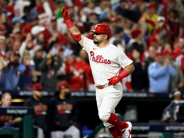 Harper, Schwarber hit 2 HRs each, Phillies go off in 1st game