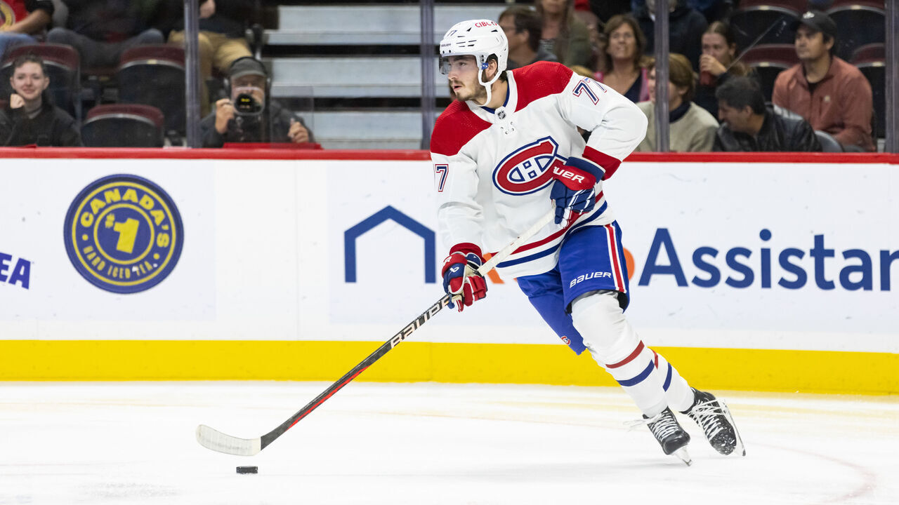 Ottawa, ON - October 07: Montreal Canadiens Center Kirby Dach (77) skates with the puck during first period National Hockey League action between the Montreal Canadiens and Ottawa Senators on October 7, 2023, at Canadian Tire Centre in Ottawa, ON, Canada.