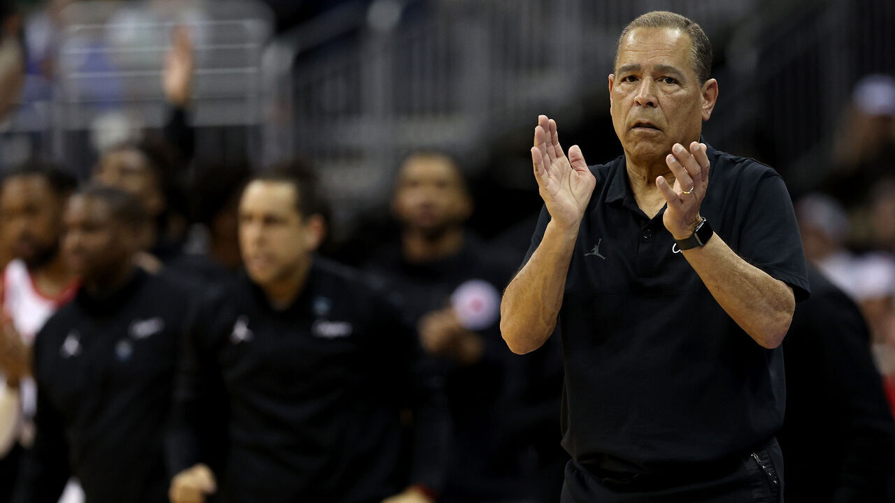 KANSAS CITY, MISSOURI - MARCH 24: Head coach Kelvin Sampson of the Houston Cougars reacts to a play against the Miami Hurricanes during the second half in the Sweet 16 round of the NCAA Men's Basketball Tournament at T-Mobile Center on March 24, 2023 in Kansas City, Missouri.