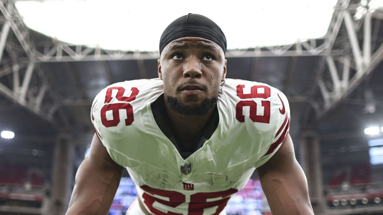 GLENDALE, ARIZONA - SEPTEMBER 17: Saquon Barkley #26 of the New York Giants looks on as he stretches prior to an NFL football game between the Arizona Cardinals and the New York Giants at State Farm Stadium on September 17, 2023 in Glendale, Arizona.