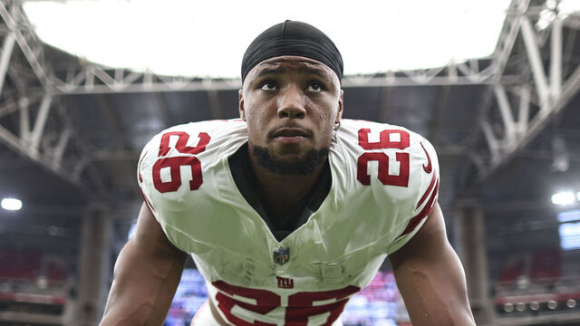 GLENDALE, ARIZONA - SEPTEMBER 17: Saquon Barkley #26 of the New York Giants looks on as he stretches prior to an NFL football game between the Arizona Cardinals and the New York Giants at State Farm Stadium on September 17, 2023 in Glendale, Arizona.