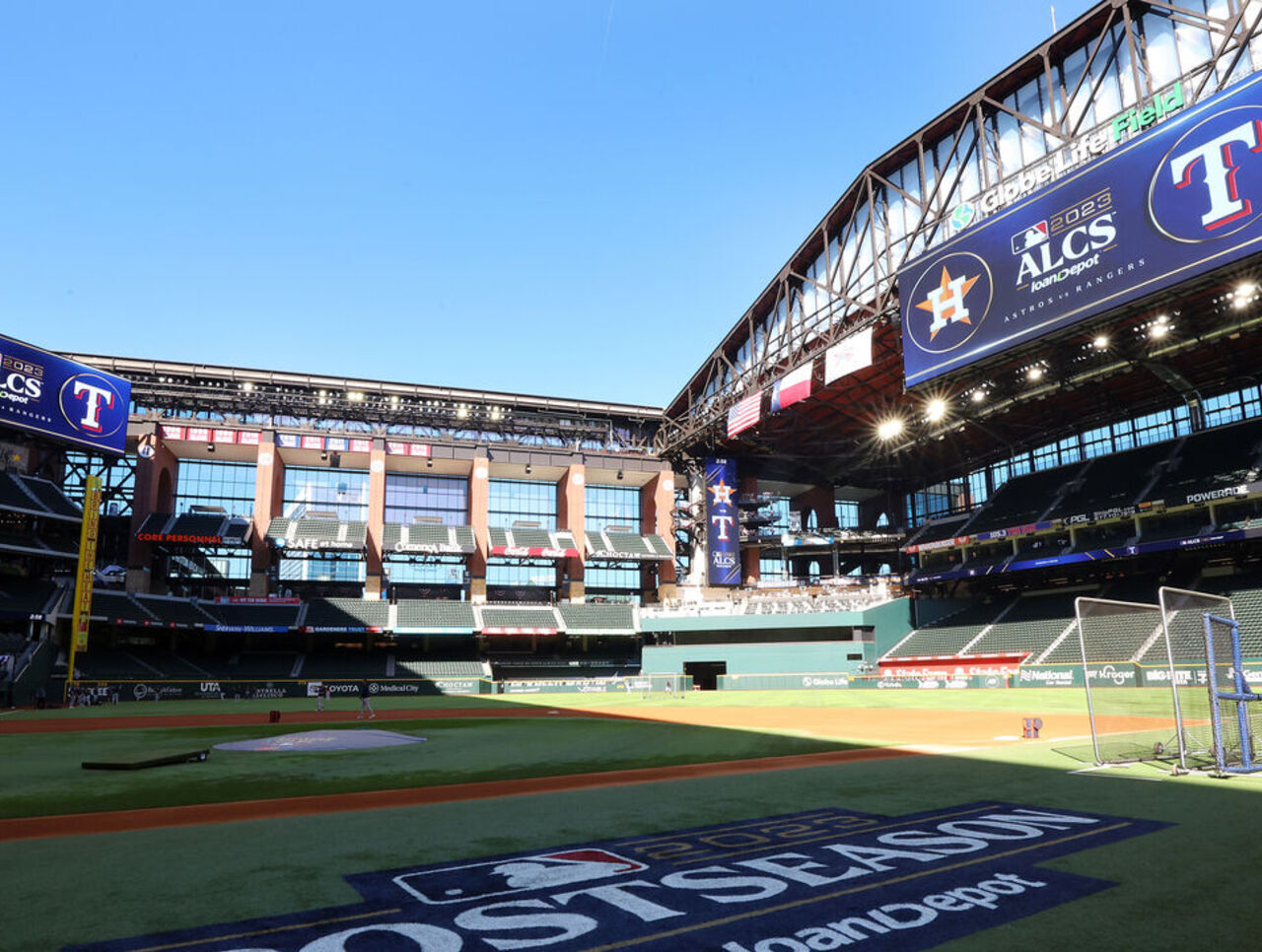 Roof at Minute Maid Park to be closed for Rangers vs. Astros ALCS