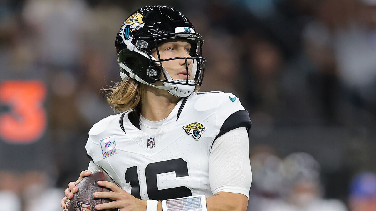 NEW ORLEANS, LOUISIANA - OCTOBER 19: Trevor Lawrence #16 of the Jacksonville Jaguars looks to pass during the first half against the New Orleans Saints at Caesars Superdome on October 19, 2023 in New Orleans, Louisiana.