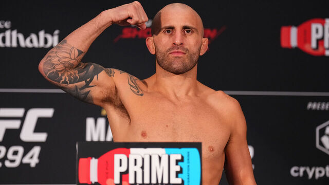 ABU DHABI, UNITED ARAB EMIRATES - OCTOBER 20: Alexander Volkanovski of Australia poses on the scale during the UFC 294 official weigh-in at the Hilton Yas Island on October 20, 2023 in Abu Dhabi, United Arab Emirates.