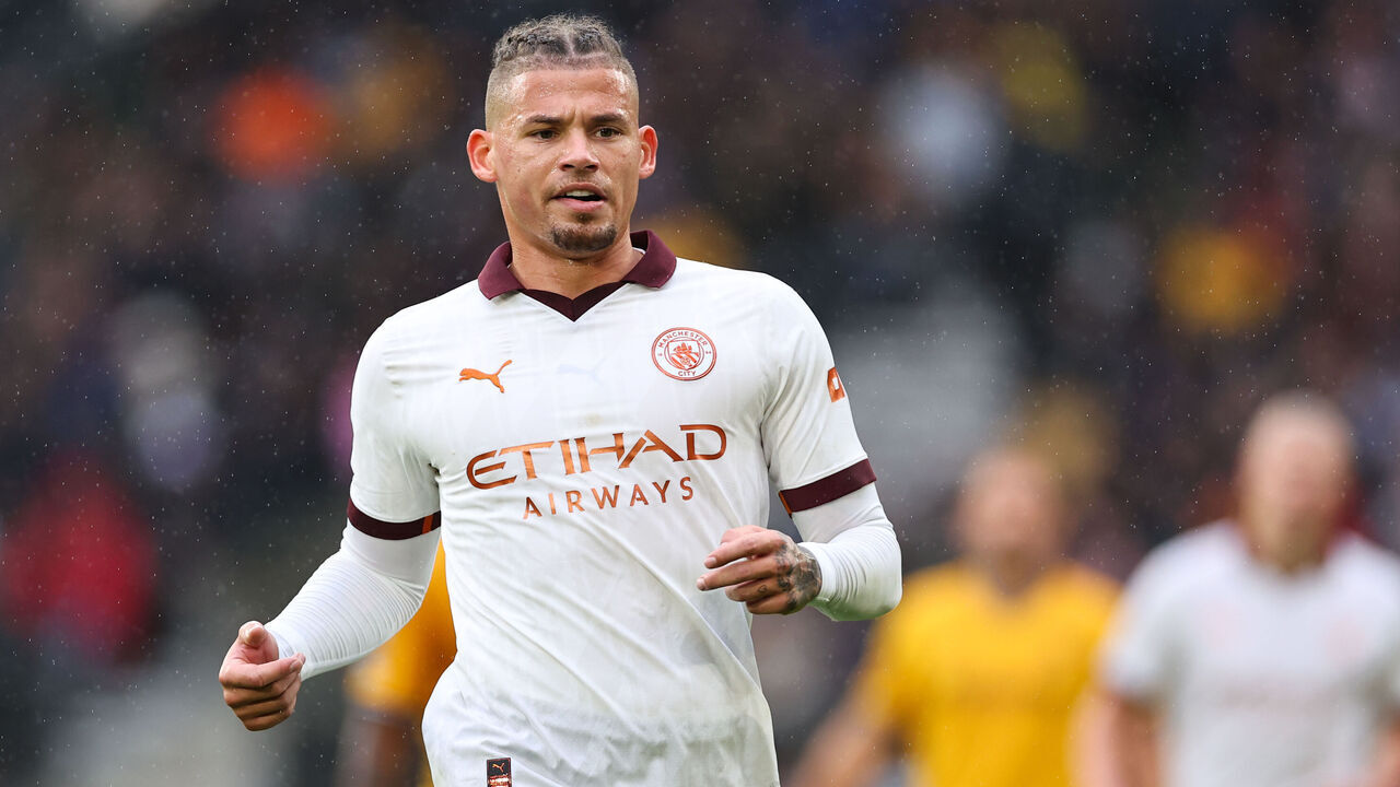 WOLVERHAMPTON, ENGLAND - SEPTEMBER 30: Kalvin Phillips of Manchester City during the Premier League match between Wolverhampton Wanderers and Manchester City at Molineux on September 30, 2023 in Wolverhampton, England.