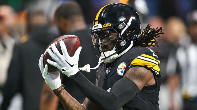 ATLANTA, GA AUGUST 24: Pittsburgh wide receiver Diontae Johnson (18) warms up prior to the start of the NFL game between the Pittsburgh Steelers and the Atlanta Falcons on August 24th, 2023 at Mercedes-Benz Stadium in Atlanta, GA.