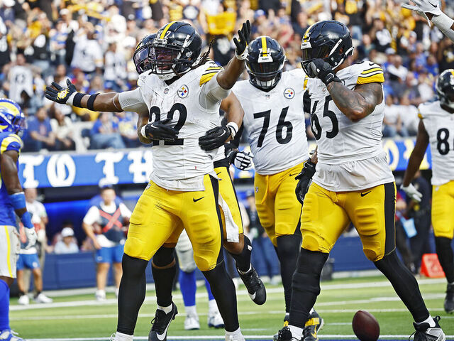 INGLEWOOD, CALIFORNIA - OCTOBER 22: Najee Harris #22 of the Pittsburgh Steelers celebrates a touchdown during the fourth quarter against the Los Angeles Rams at SoFi Stadium on October 22, 2023 in Inglewood, California.