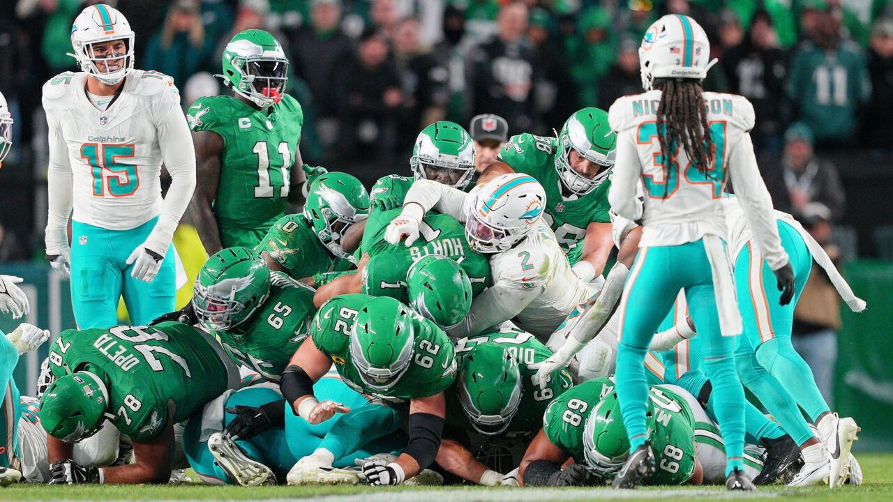 PHILADELPHIA, PA - OCTOBER 22: Philadelphia Eagles run the tush push for a first down during the game between the Miami Dolphins and the Philadelphia Eagles on October 22, 2023 at Lincoln Financial Field.