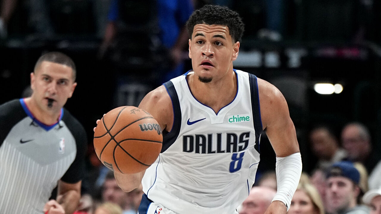 DALLAS, TX - OCTOBER 20: Josh Green #8 of the Dallas Mavericks dribbles the ball during the game against the Detroit Pistons on October 20, 2023 at the American Airlines Center in Dallas, Texas. Mandatory Copyright Notice: Copyright 2023 NBAE