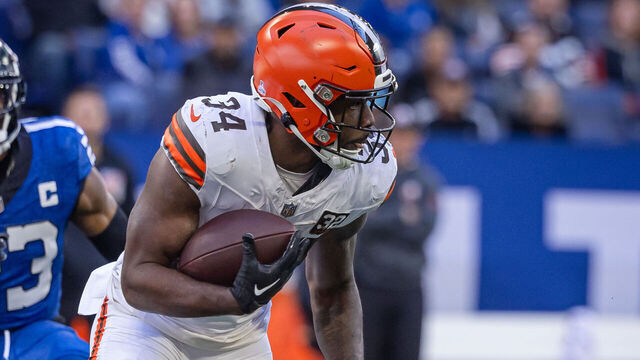 INDIANAPOLIS, INDIANA - OCTOBER 22: Jerome Ford #34 of the Cleveland Browns runs the ball during the game against the Indianapolis Colts at Lucas Oil Stadium on October 22, 2023 in Indianapolis, Indiana.