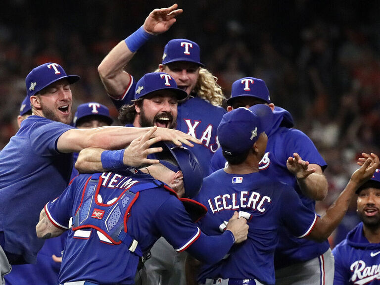 Rangers stomp Astros to clinch 1st AL pennant since 2011 | theScore.com